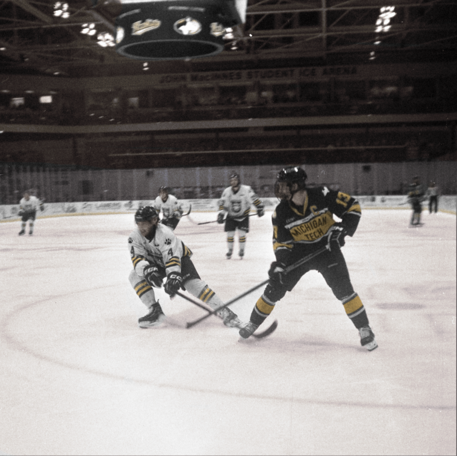 MTU+vs.+Lakehead.+Photograph+and+colorization+by+Tim+Peters