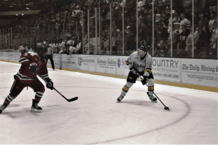 MTU+vs.+St.+Lawrence+University%2C+Oct.+29.+Pohot+taken+and+colorized+by+Tim+Peters